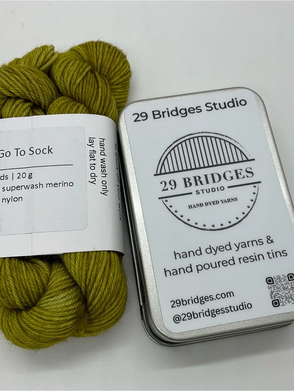 29 Bridges Studio 20gr Hank Go To Sock Yarn And Kitty Resin Tin NEW